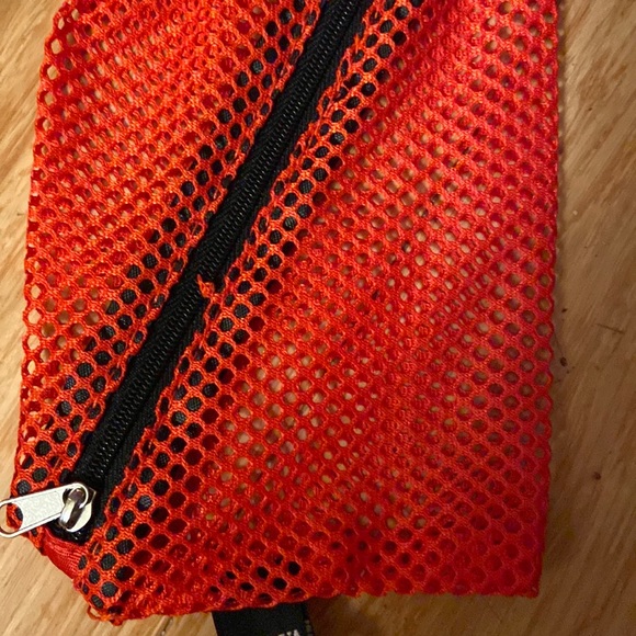 NWT bundle multicolor Vaultz mesh backpack Storage bags, zip close & clip on - Picture 3 of 7